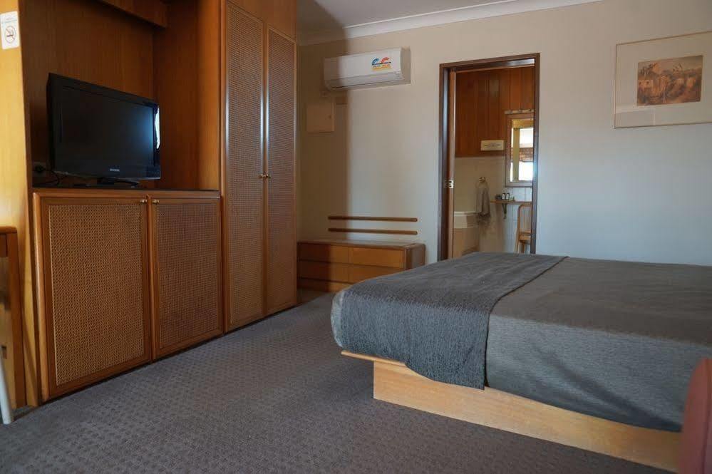 Nandewar Motor Inn Наррабри Экстерьер фото